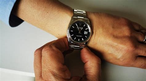 Rubati i Rolex in auto: colpo da 40 mila euro ai danni di un 